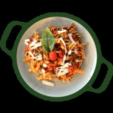 Fusilli Schotel ratatouille pomodorisaus (vega)